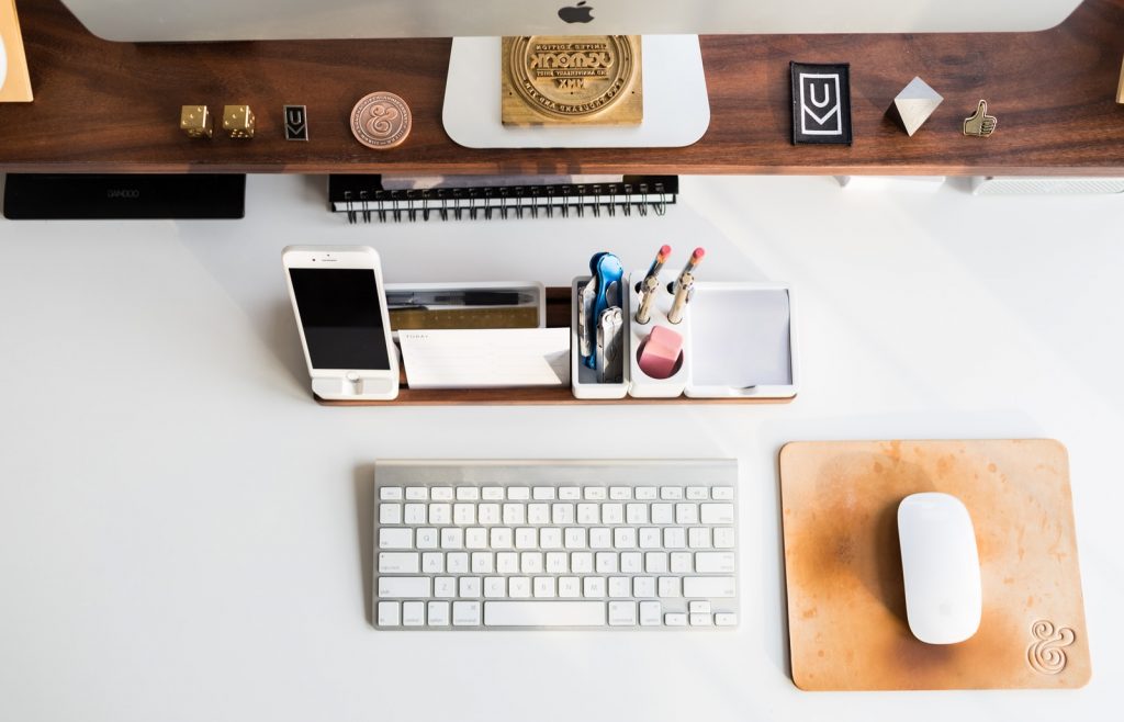 white Appaccounting jobs skill to organize le mouse beside keyboard