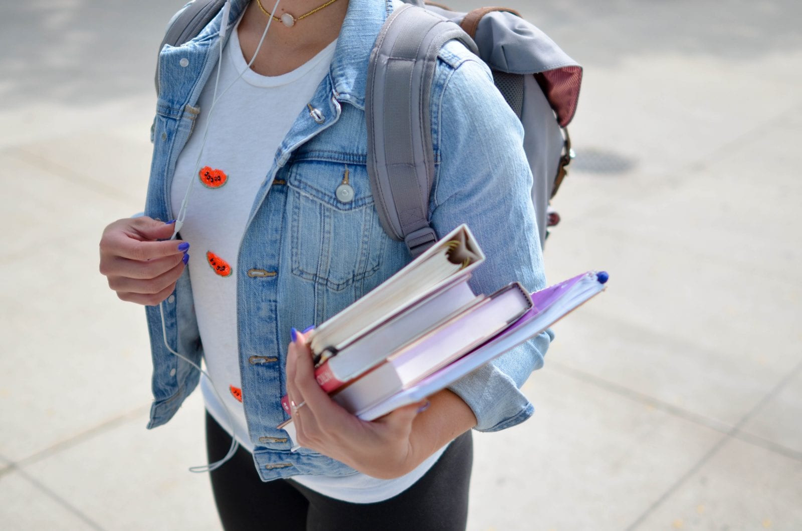 What is the Major Difference Between an Open University and a Regular University, and Which One is Better for an MBA?